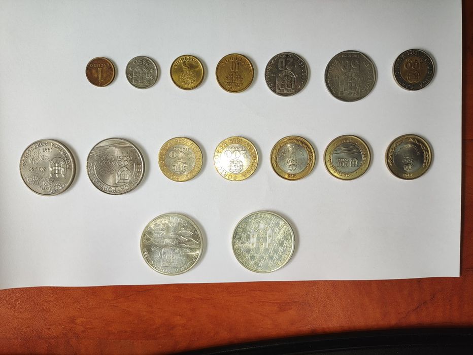 Moedas Escudos, Pesetas, Francos, Dinars, Real