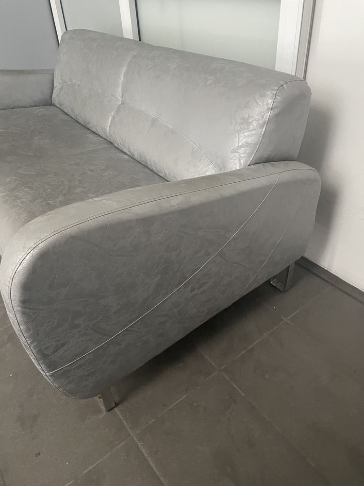 Sofa trzyosobowa srebrna