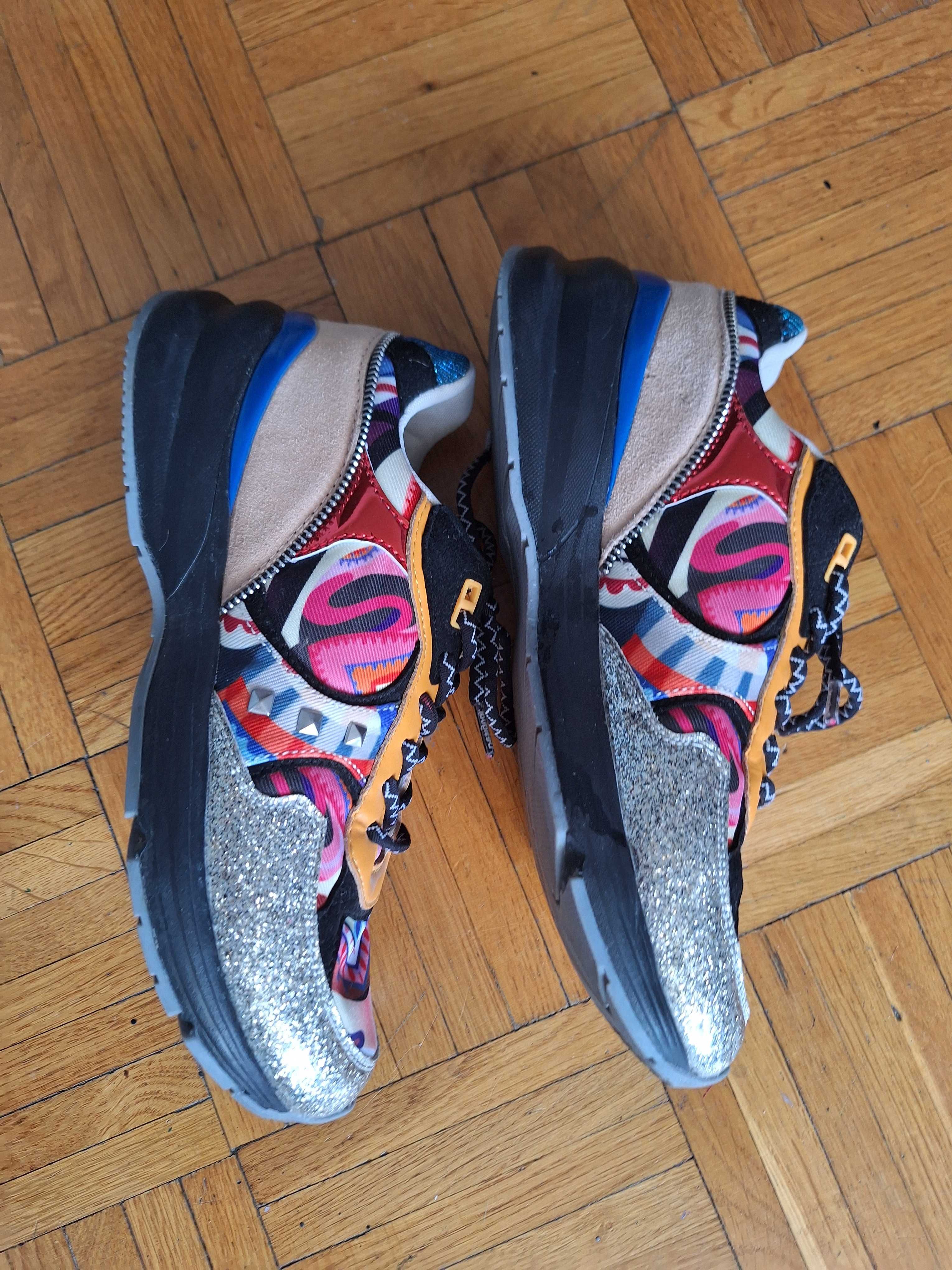 Piękne buty Desigual rozmiar 40 dł.wkladki 26 cm