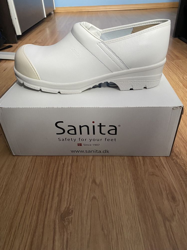 Buty białe Sanita