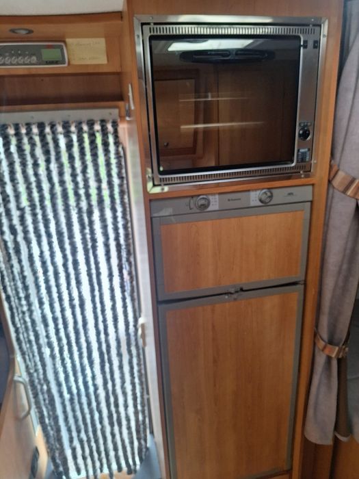 Autocaravana Laika Ford Transit – Pronta para Aventuras!