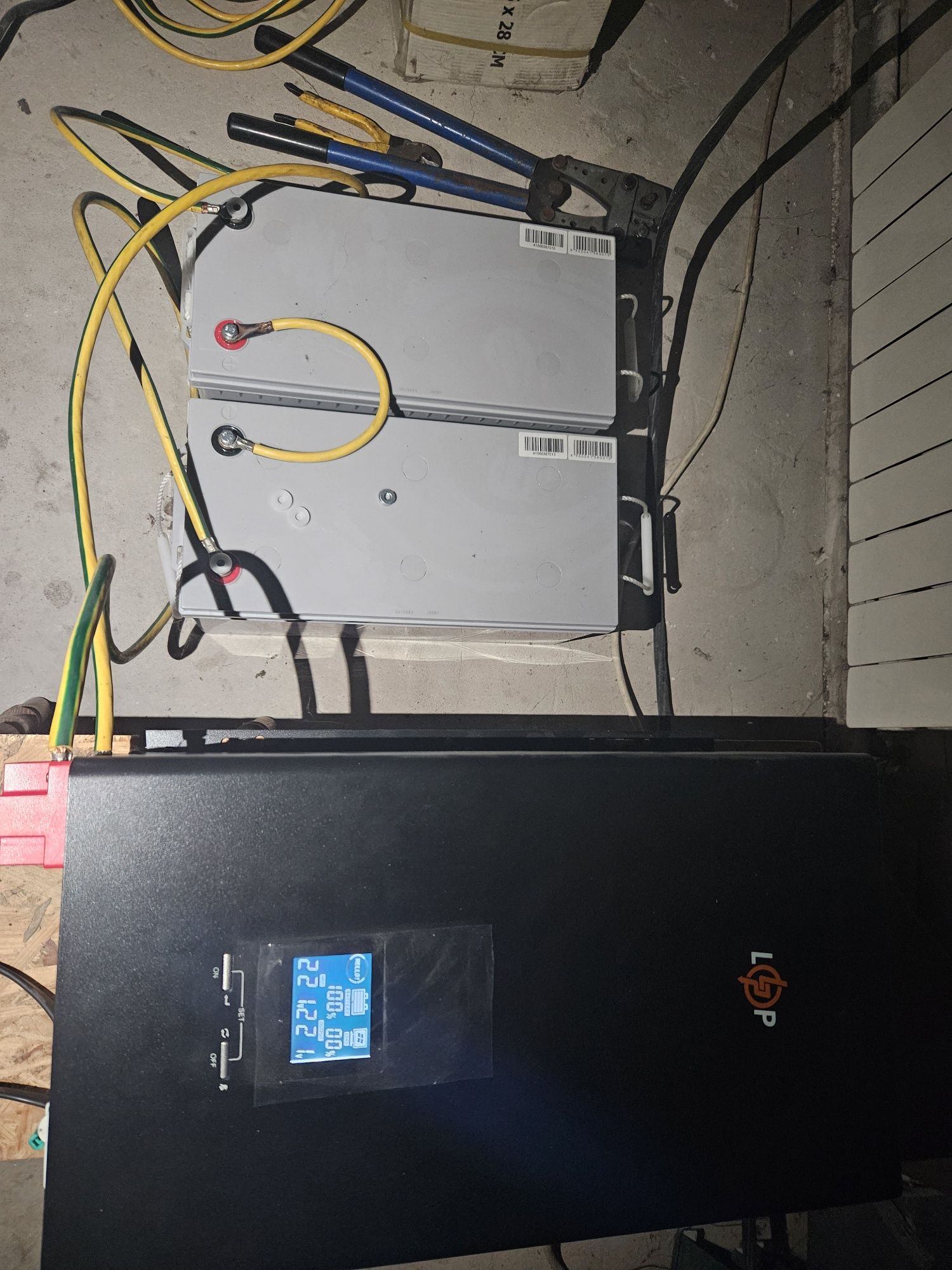 ДБЖ LogicPower 2.5кВт +2 Гелеві  акумулятори 12v 200A