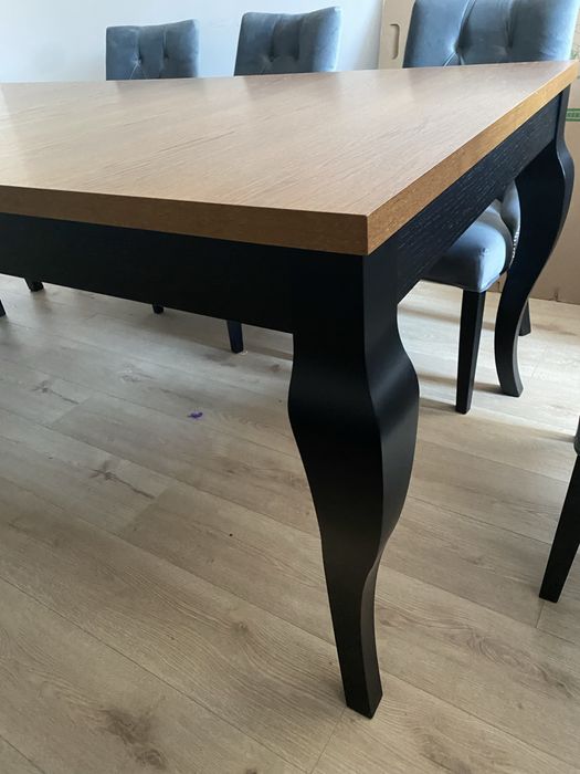 Komplet  Stół fornirowany 100x200/250 /300 plus  8 krzeseł