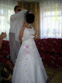 Piękna suknia  ślubna