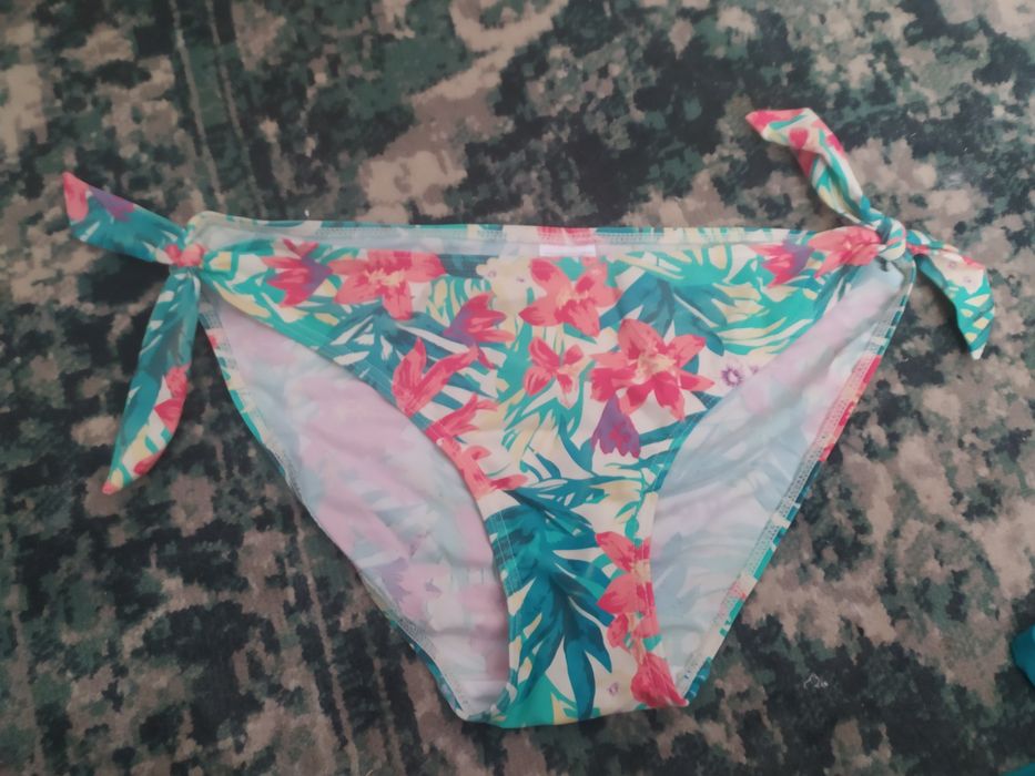 Nowe majtki kąpielowe dół bikini figi rozmiar L