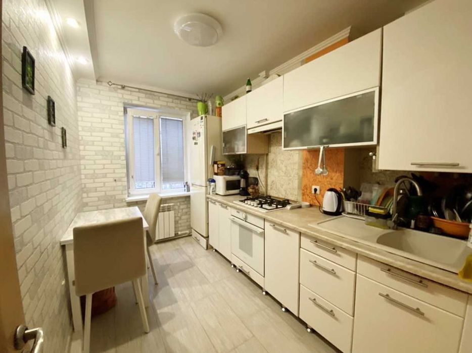 Продаю хорошу 2-кімнатну квартиру на Київській,р-н Ліски.ц6