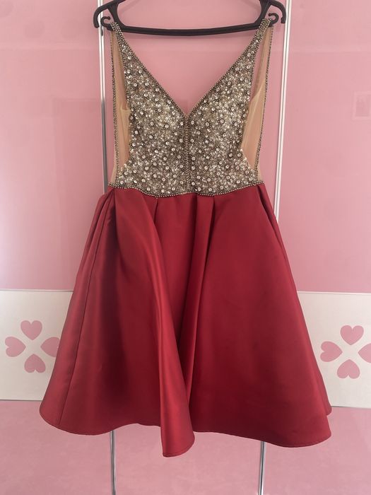 Випускні ,вечірні сукні одягнені по одному разу