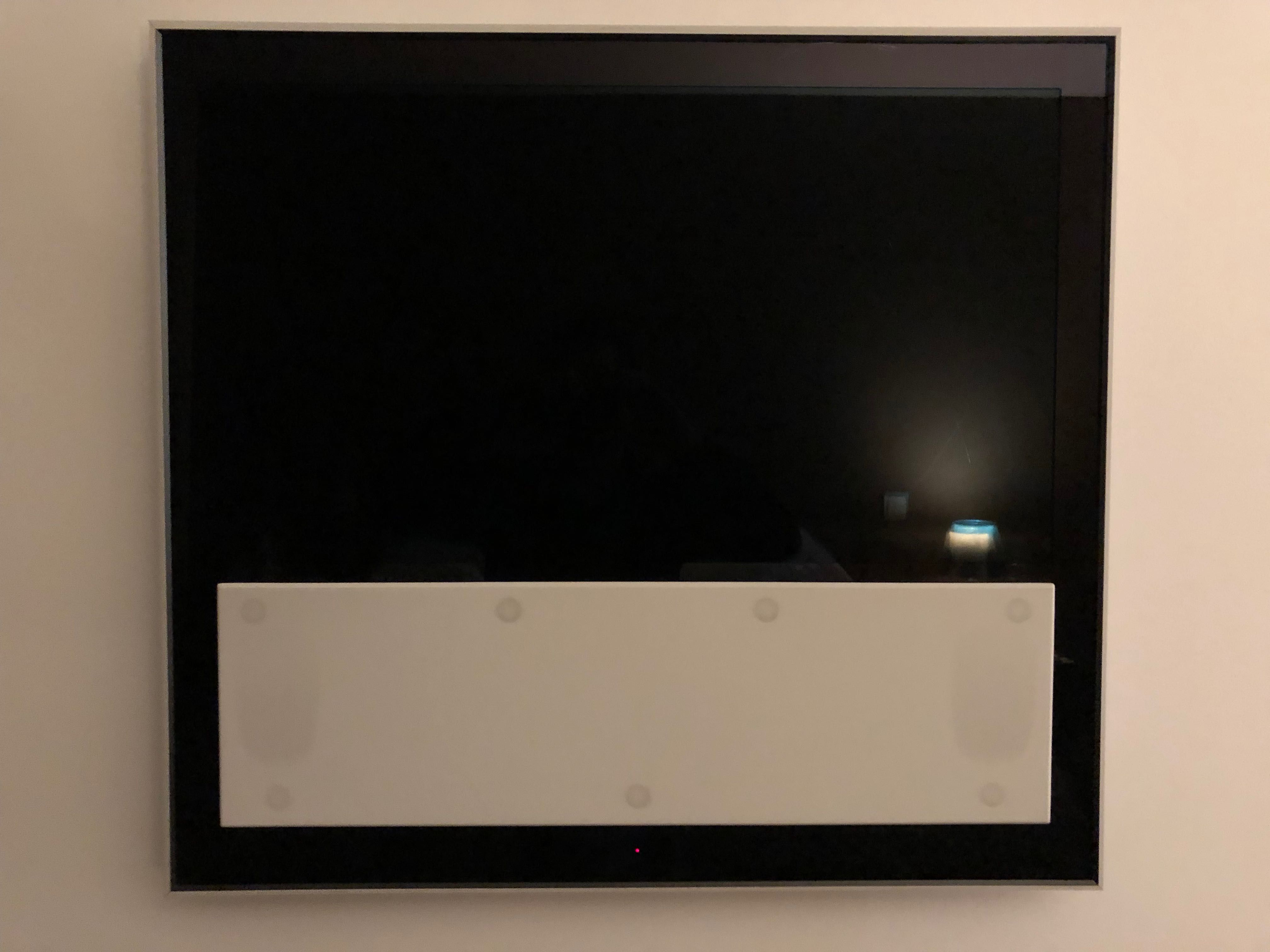 Bang & Olufsen BEOVISION 10-32 na caixa com defeito