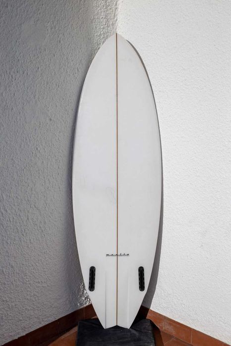 Prancha de Surf / surfboard Twin fin Manila 5´7"