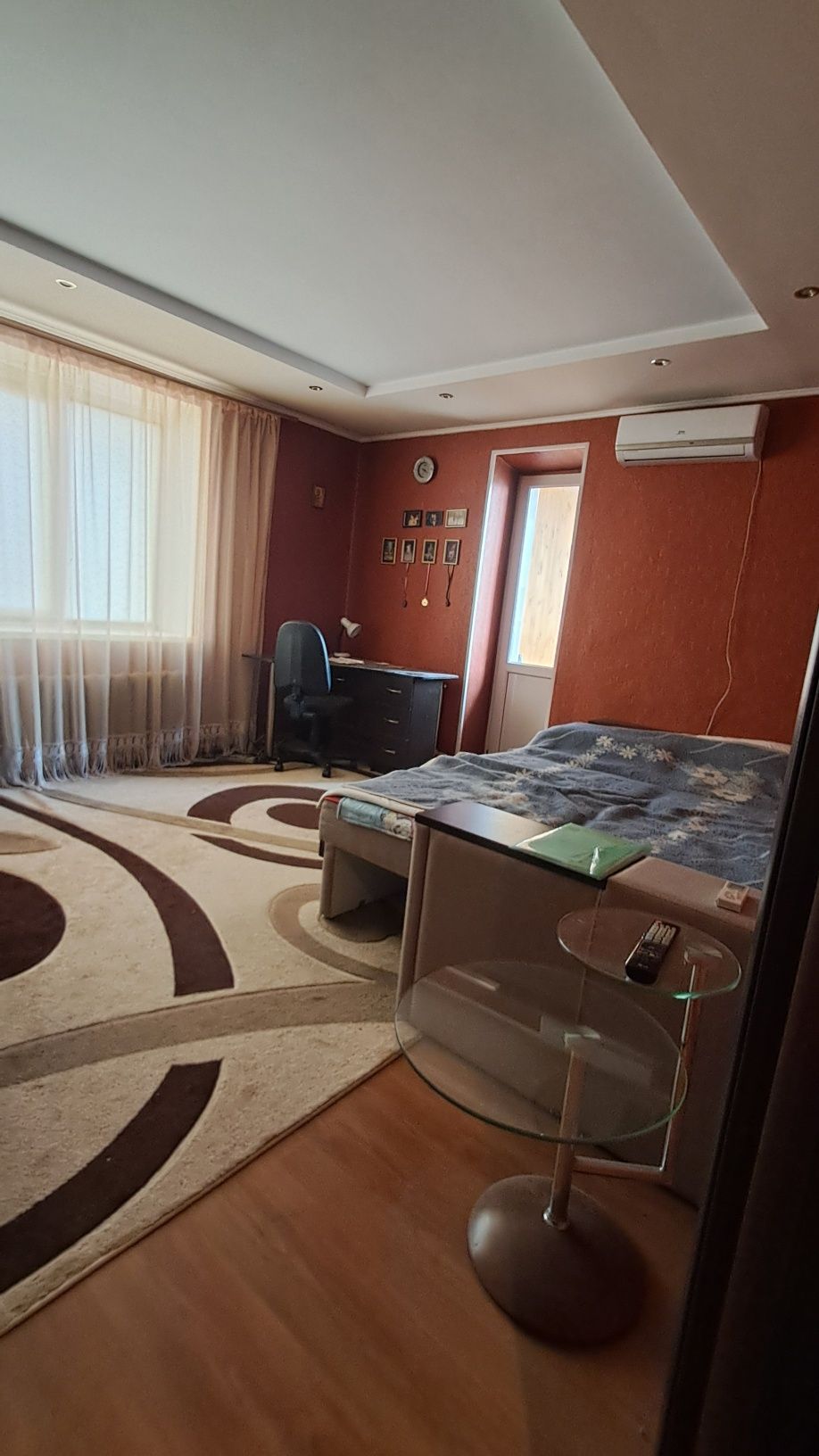 Продам 1 кім.чешку з меблями та технікою в центрі міста