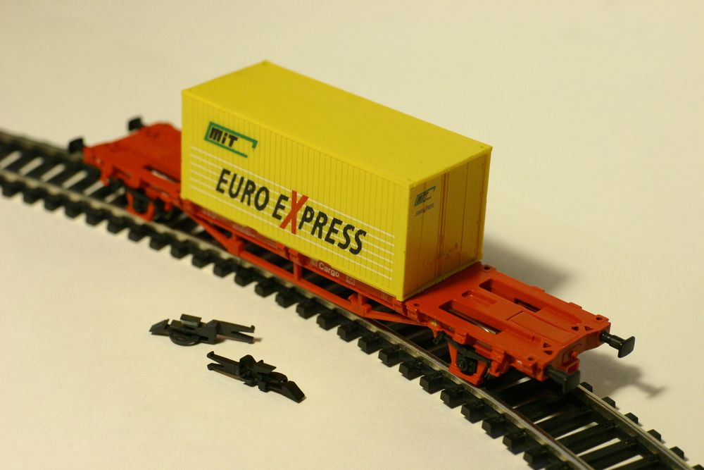 Железная дорога вагон Piko масштаб H0 (1:87) ширина колеи 16,5мм.