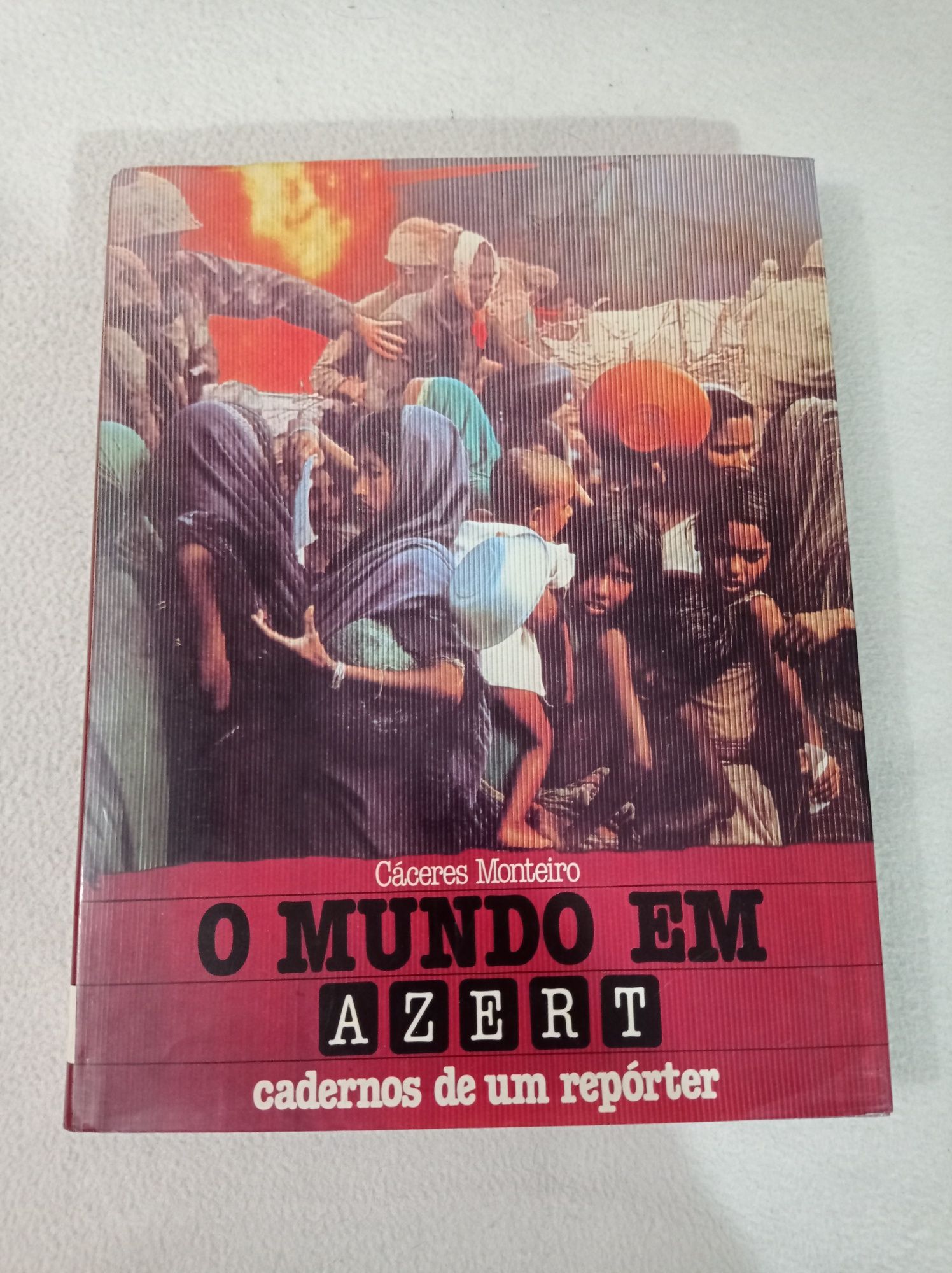 O mundo em Azert - cadernos de um repórter - Cáceres Monteiro