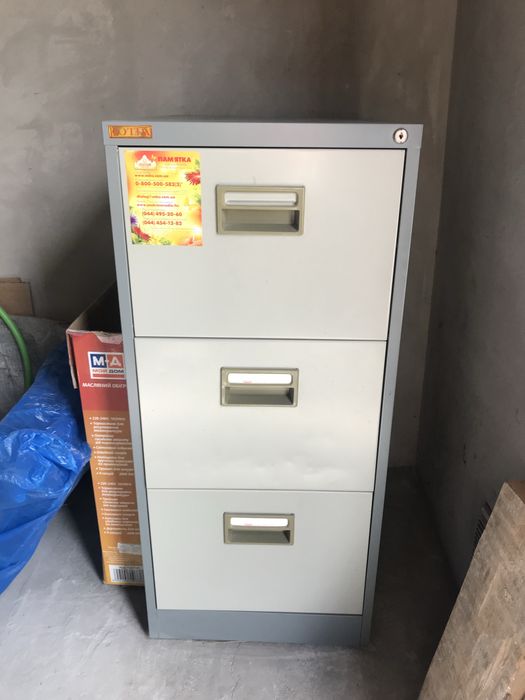 Сейф офісний с видвіжними ящиками