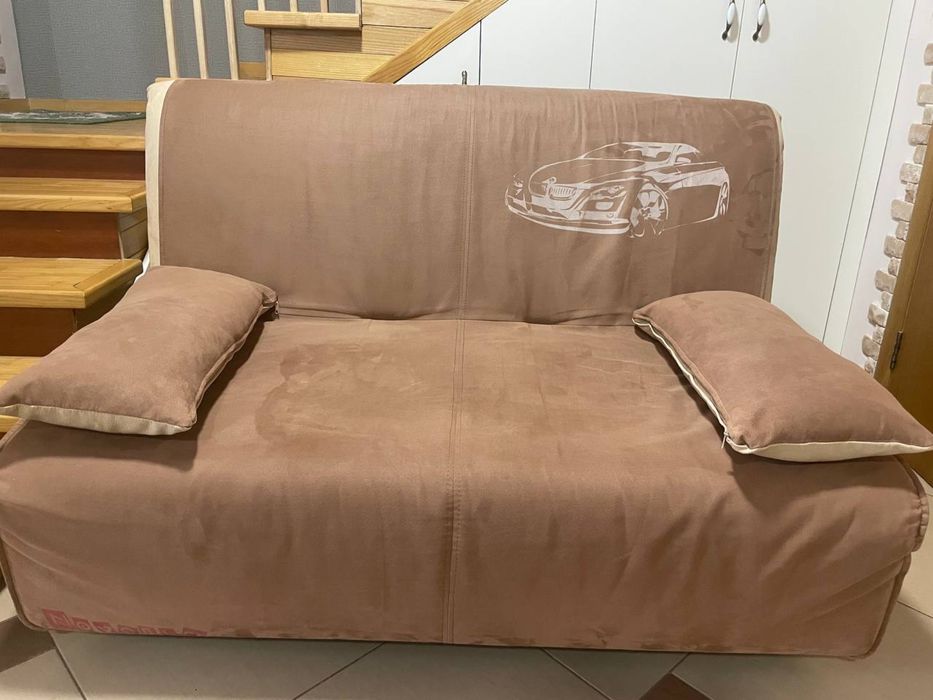 Диван зручний коричневий