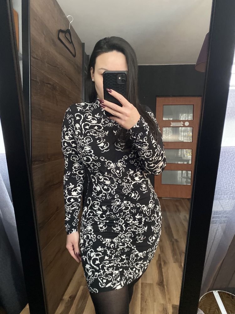 Krótka dopasowana sukienka mini obcisła sexy seksowna