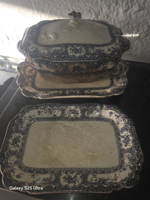 Terrina muito antiga com mais de 100 anos