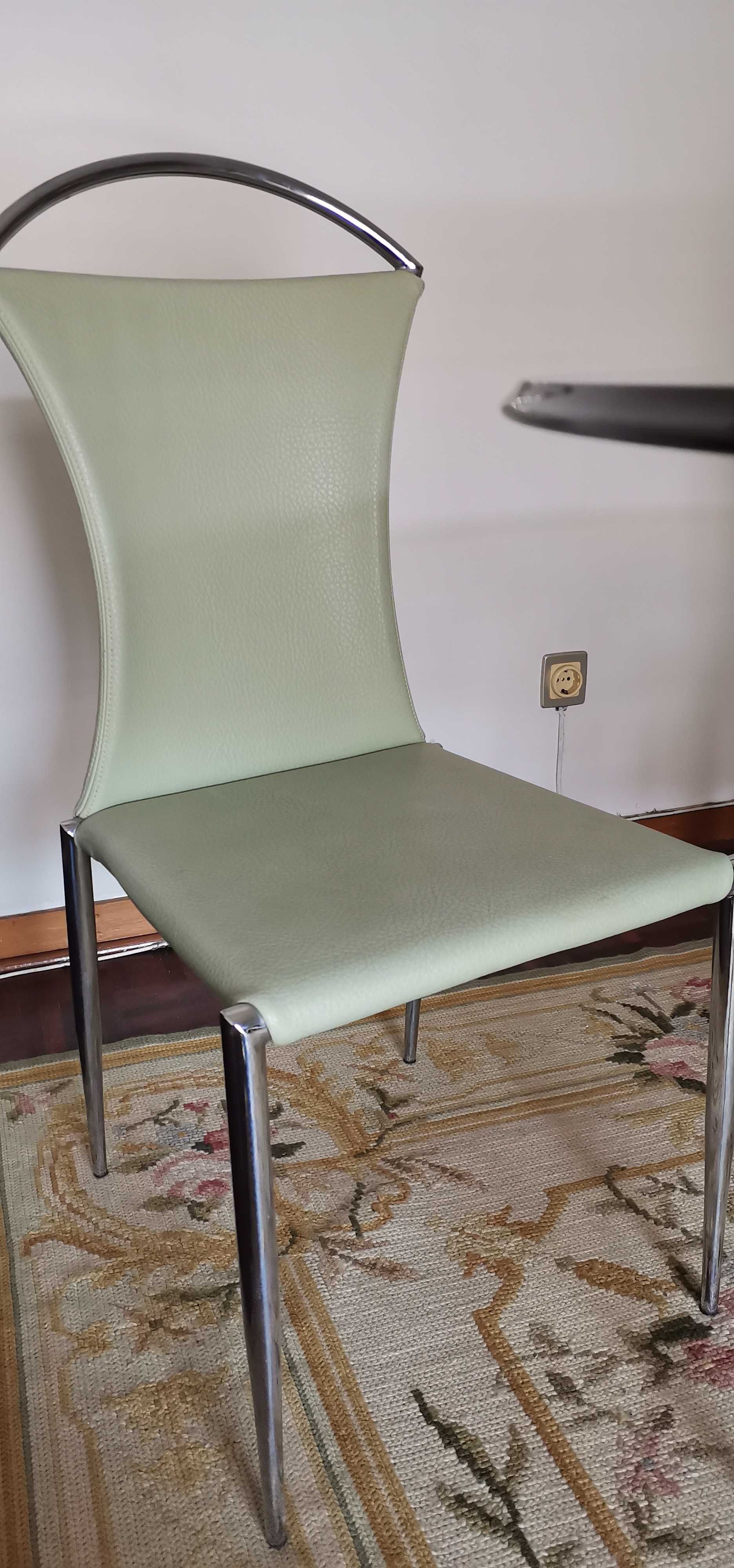 Conjunto de mesa de vidro e 4 cadeiras