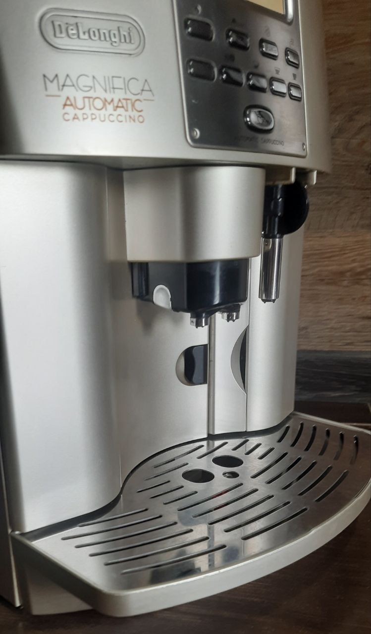 Кавомашина DeLonghi Magnifica Automatic cappuccino