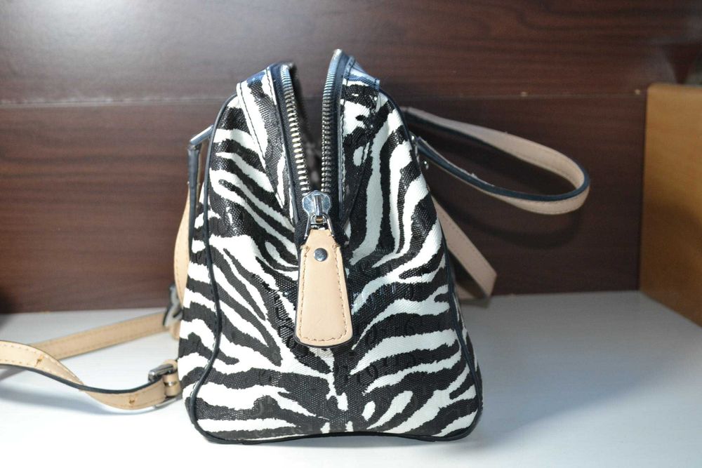 guess сумка женская оригинал сумочка саквояж с брелоком, зебра