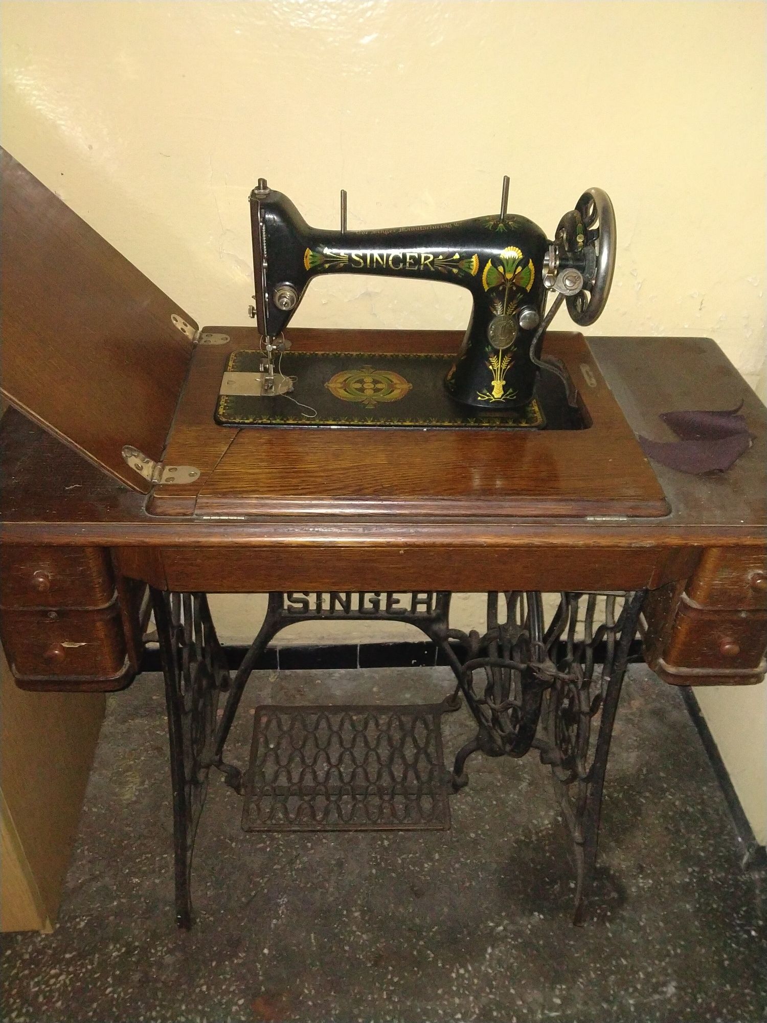 Singer maszyna do szycia z 1912 roku.