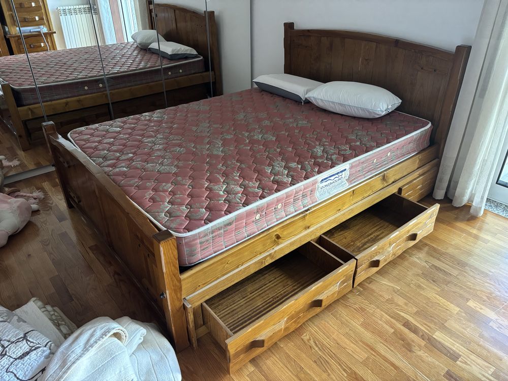 Pinho maciço tratado cama + mesinhas de cabeceira + camiseiro