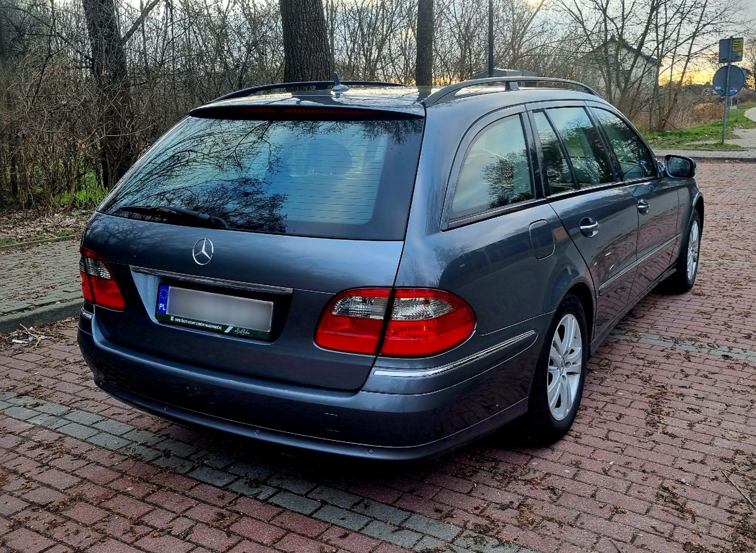 Sprzedam Mercedesa E klasa, zadbany, xenon, 3.0 V6, książka serw.