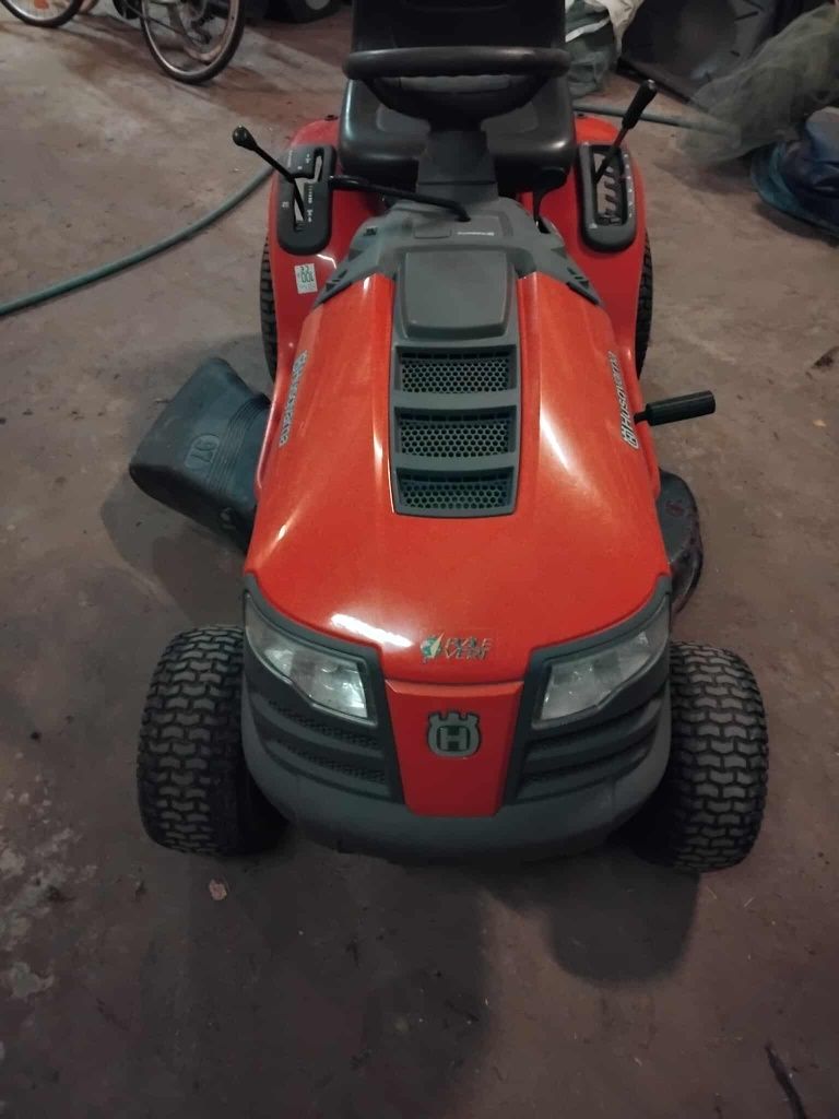 Trator corta relva com 15 cv husqvarna