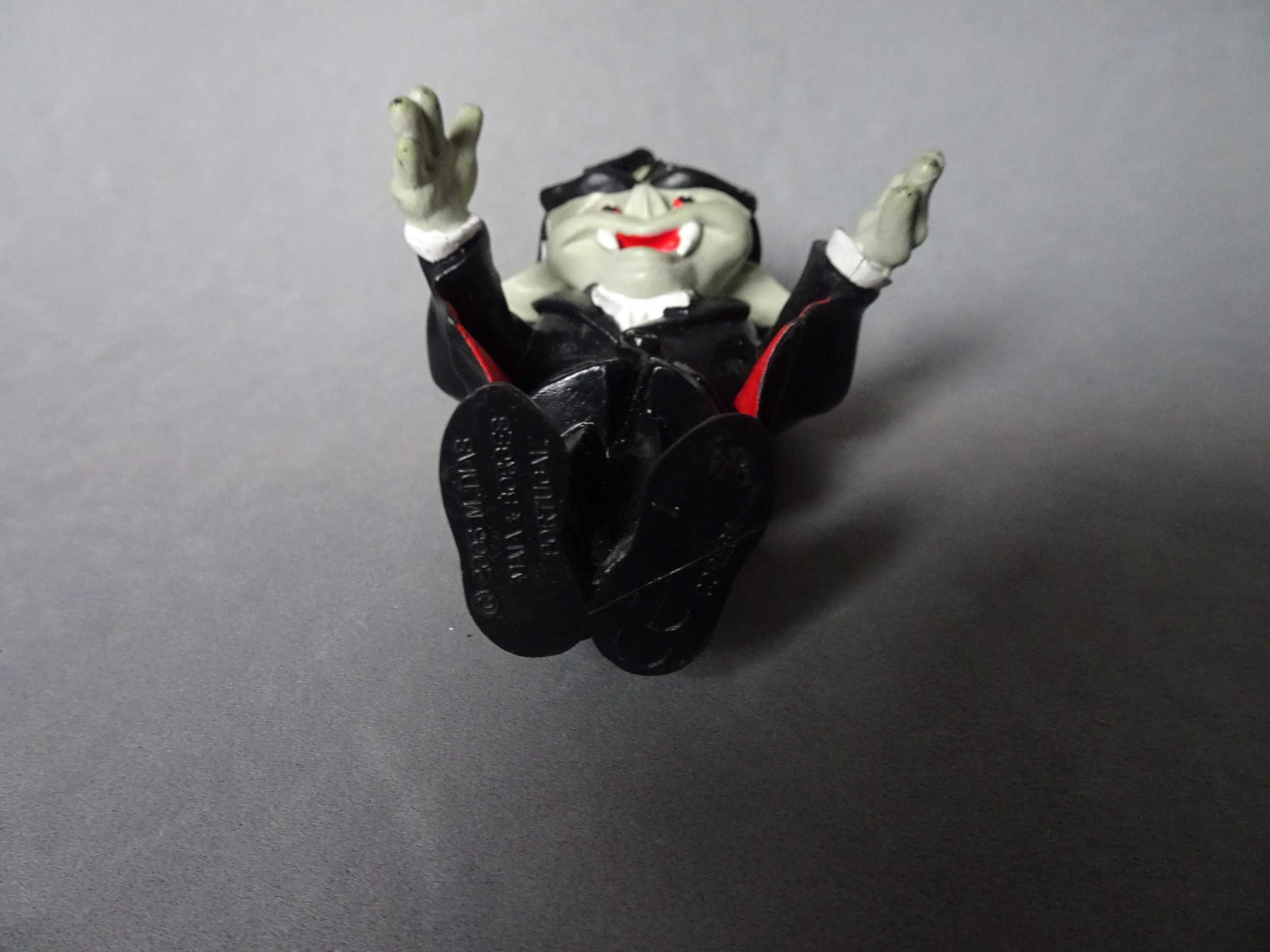 PVC Maia Borges - coleção Monstros - Drácula