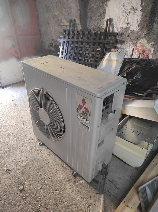 Ar condicionado Mitsubishi usado a funcionar