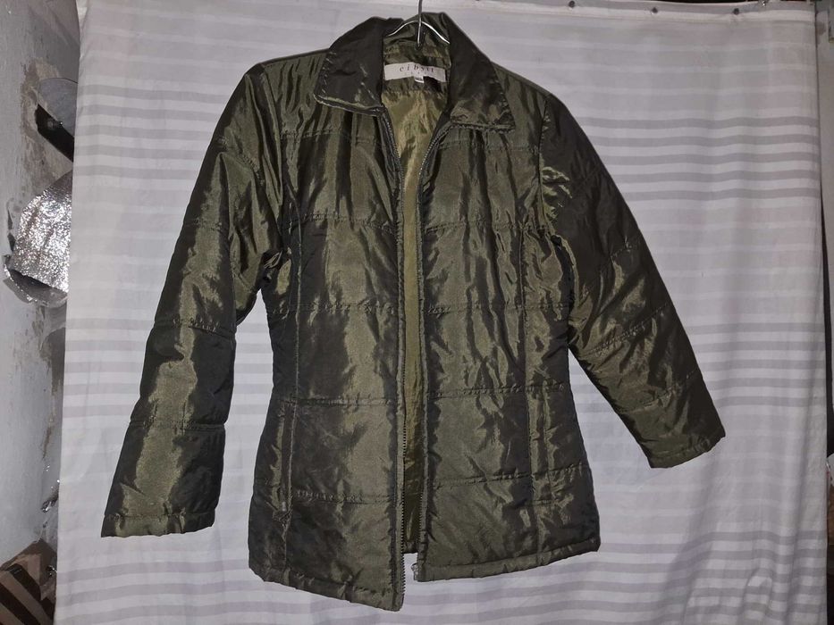 Продам женскую куртку