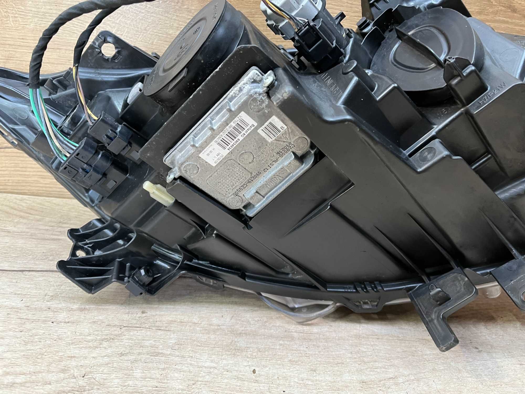 Lampa przednia lewa Renault Laguna III Xenon