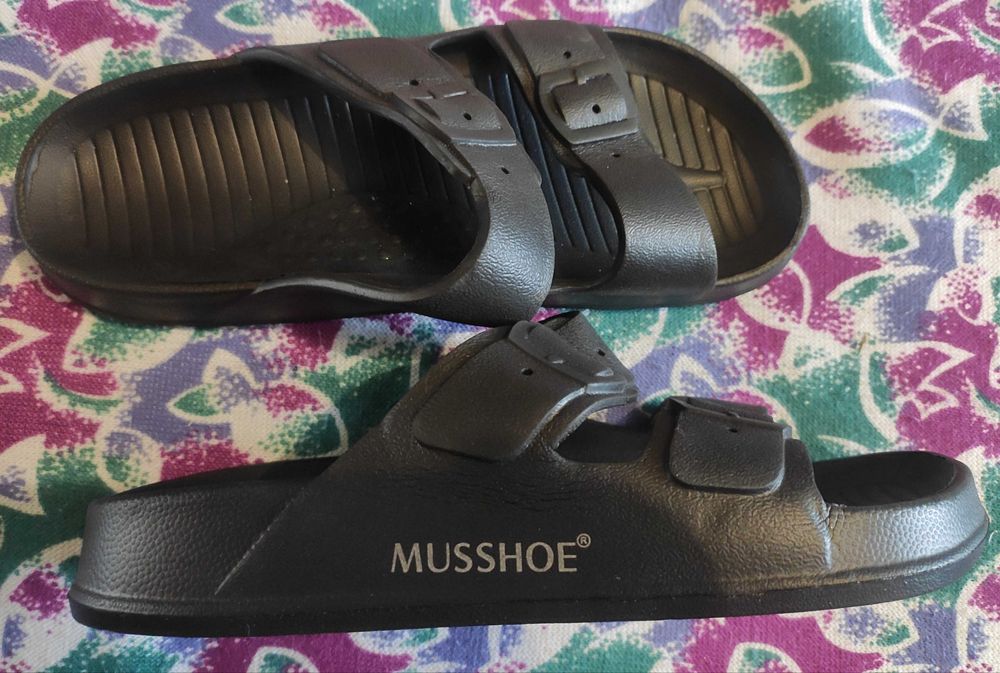 Продам шлепанцы.недорого.