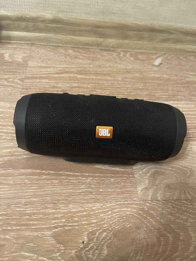 Продам колонку джибиель JBL полностью рабочая