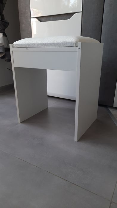 Taboret pufa nowy do toaletki