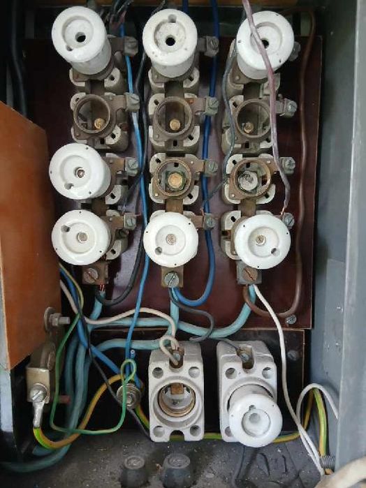 Skrzynka elektryczna natynkowa