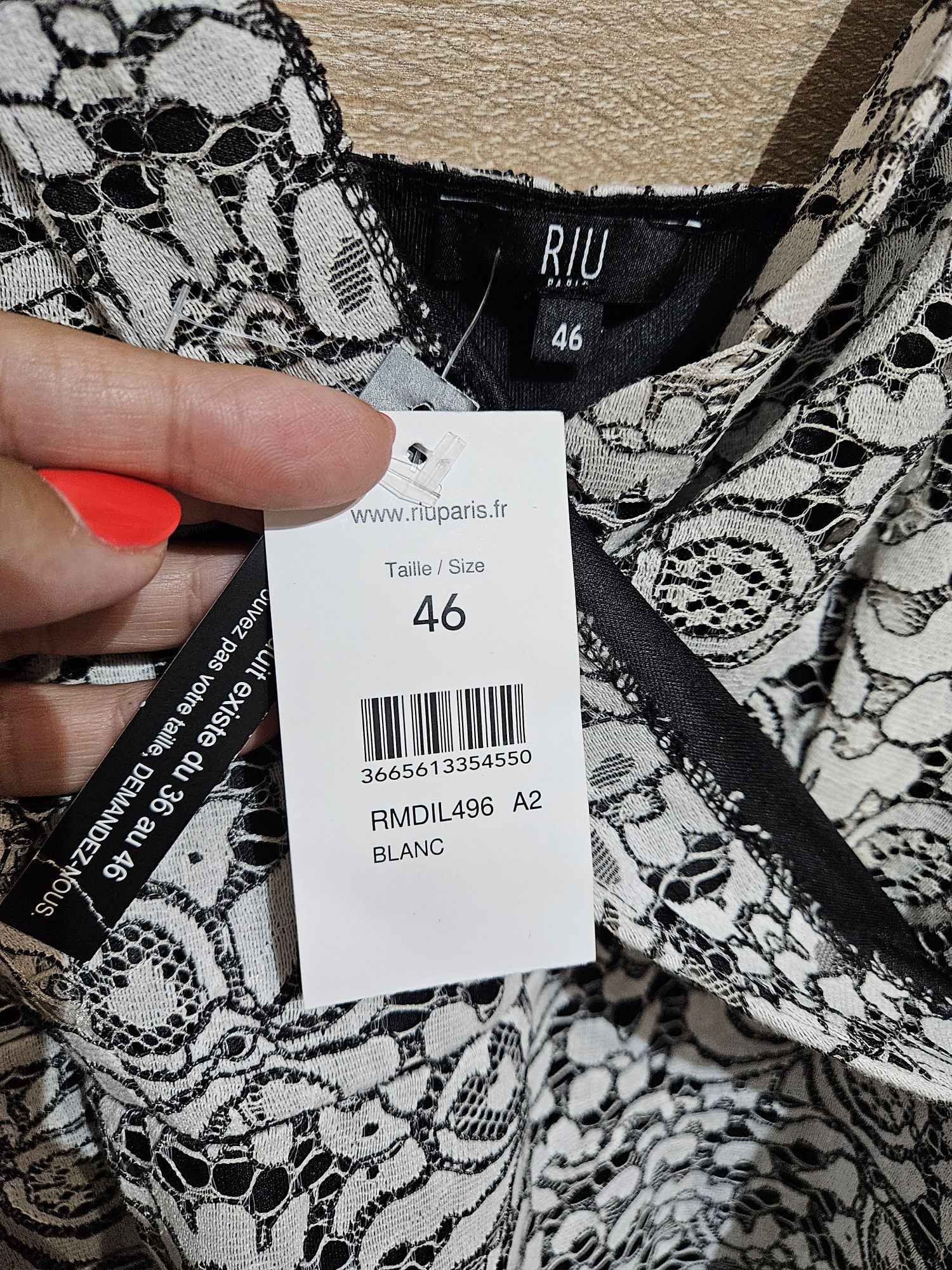 Vestido de renda, com etíquete, da marca Riu, nº 46