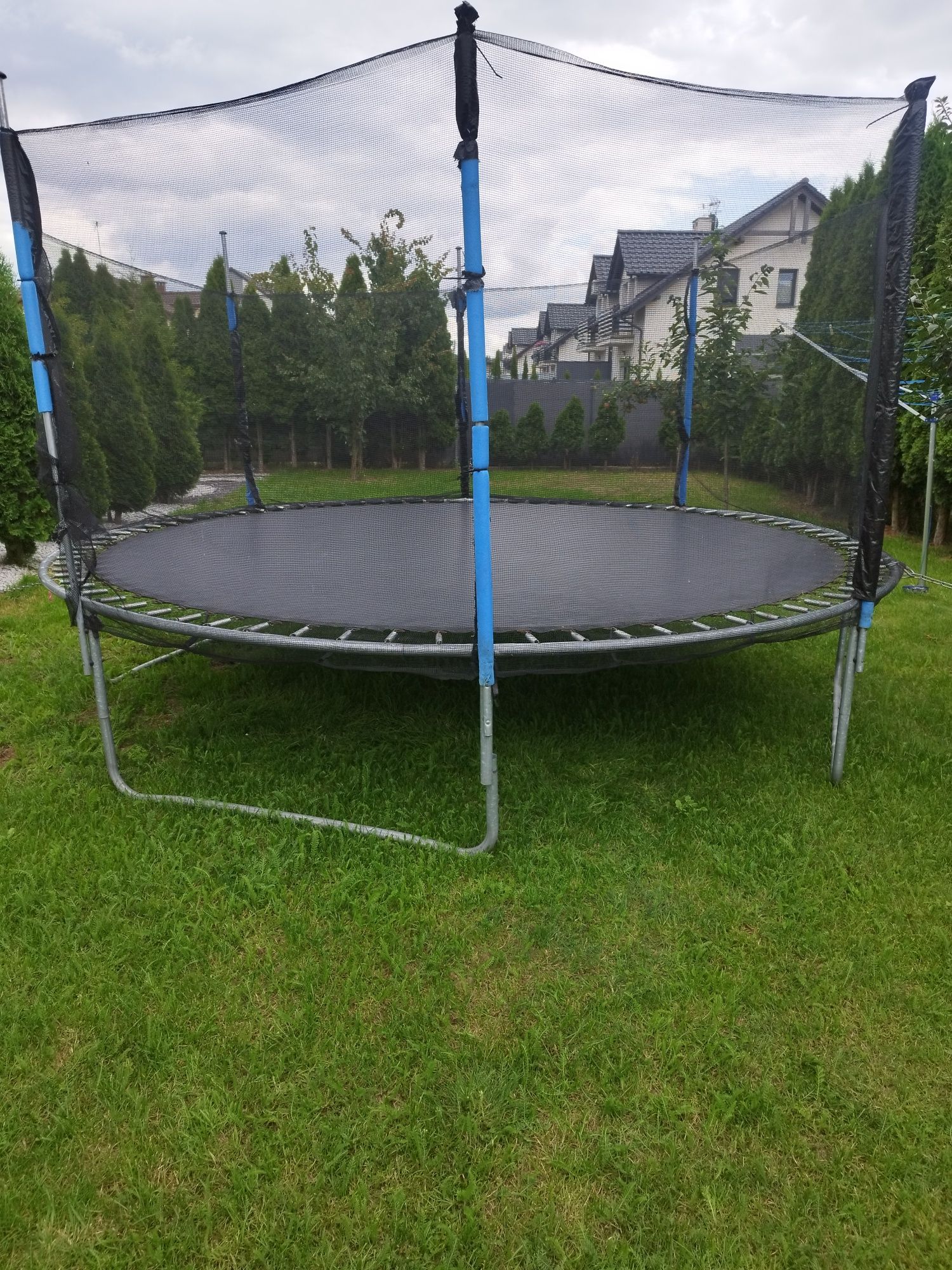 Sprzedam trampolinę z drabina