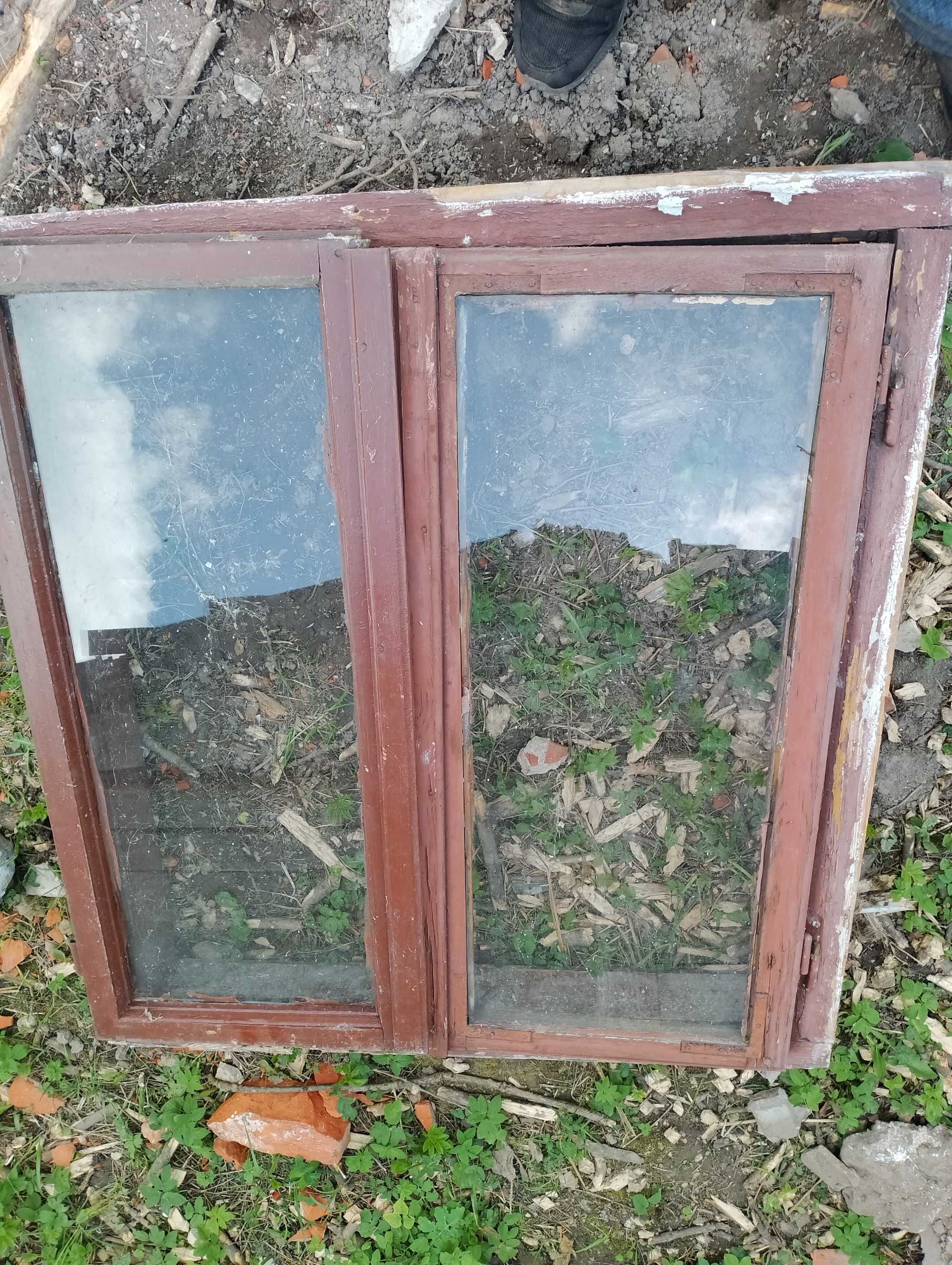 Okno z demontażu z futryną