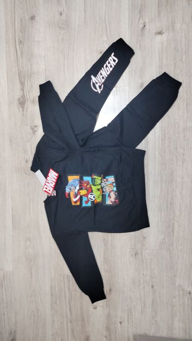 Nowy dres dla chłopca Avengers 128