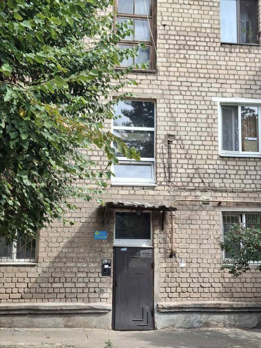 Продам 2-х кіімнатну квартиру + гараж  17 Квартал.