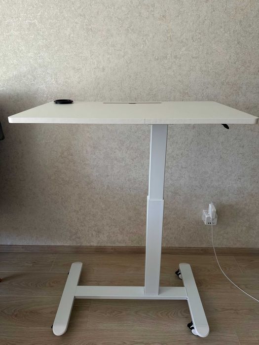 AOKE MobileDesk — мобільний стіл з пневматичним регулюванням висоти
