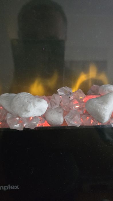 Kominek Dimplex z głośnikem