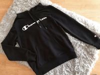 Czarna bluza z kapturem firmy Champion