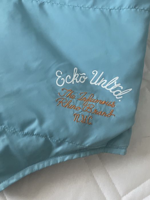 Продаю оригинальную пуховую двухстороннюю куртку-жилетка Ecko Unltd