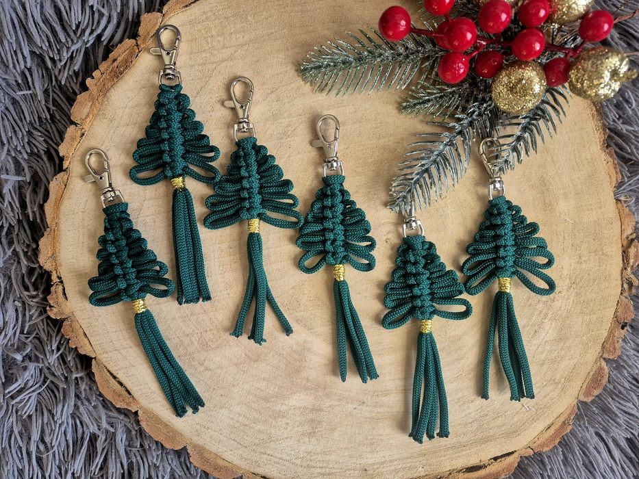 Brelok breloczek choinka ze sznurka makrama