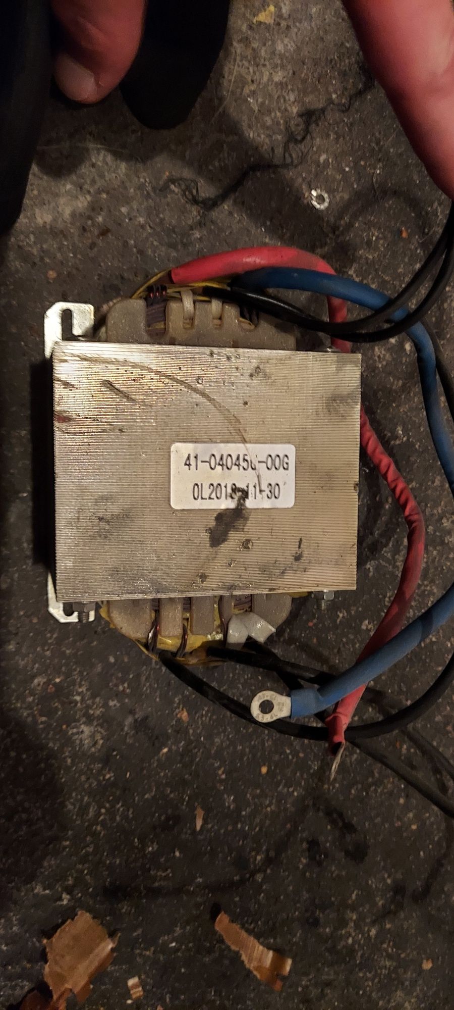 Transformator z ups