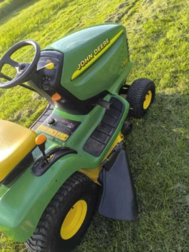 Садовий трактор газонокосарка John Deere Lt 133    13Hp