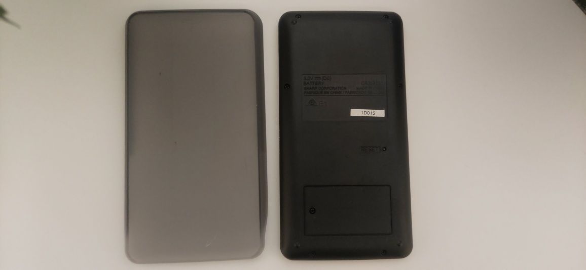 Інженерний калькулятор Sharp EL-738XT.