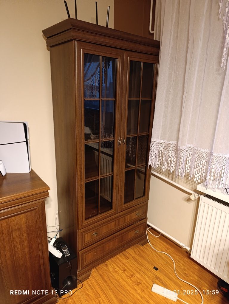 Meble do salonu komoda, witryna, szafa, stół, krzesła