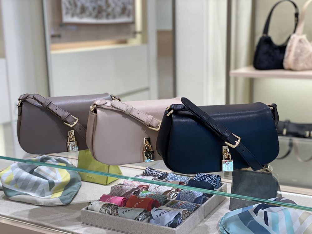 Furla сумка шкіряна у кольорах чорна, беж, сіра в наявності